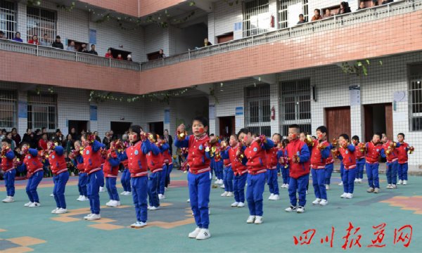 平昌县得胜小学附属幼儿园举办团体早操比赛_四川报道网