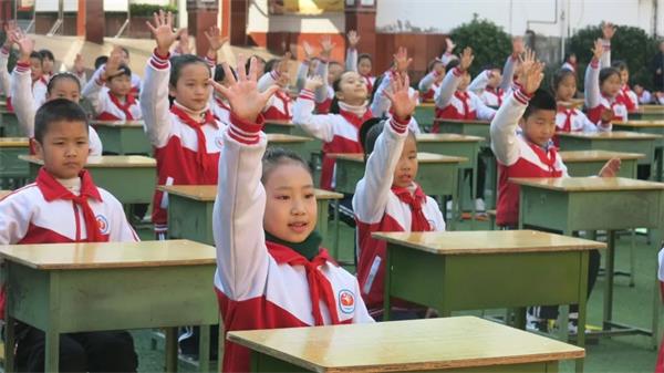 红领巾 舞动童年——通江县第五小学课桌舞大赛