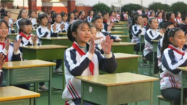 红领巾 舞动童年——通江县第五小学课桌舞大赛